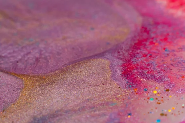 Renkli karışım. Akışkan sanat. Yaratıcı resim. Pembe lavanta parıldayan sıvı boya akışı