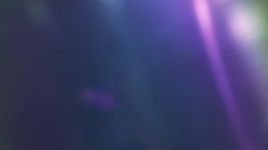 Teal mavi soyut sanat arka plan. Defocused renkli lens parlama kızdırma. Renkli çizgileri bulanıklaştırma.
