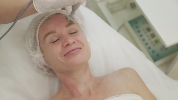 Lyftande Massage Kvinnlig Hudvård Skönhetsvård Professionell Dränering Massage Panna Zon — Stockvideo