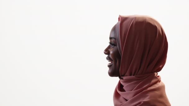 Weibliche Schönheit Orientalische Frau Profil Porträt Hübsch Lächelnde Dame Hijab — Stockvideo