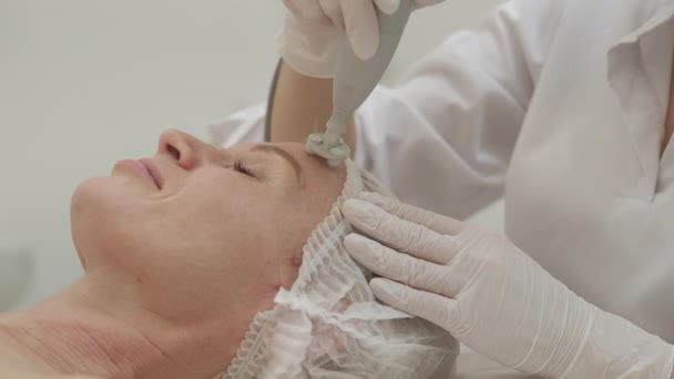 Massagem Escultura Beleza Feminina Tratamento Pele Cosmetologist Fazendo Procedimento Elevação — Vídeo de Stock