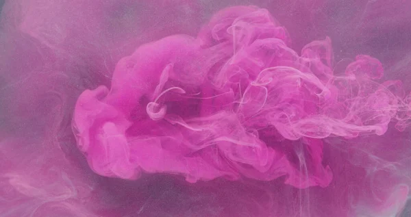インクの水が落ちる 煙のバナー 明るいスプラッシュ 紫の輝きにネオンピンクの塗料の流れ霧雲抽象的なコピースペースの背景 — ストック写真