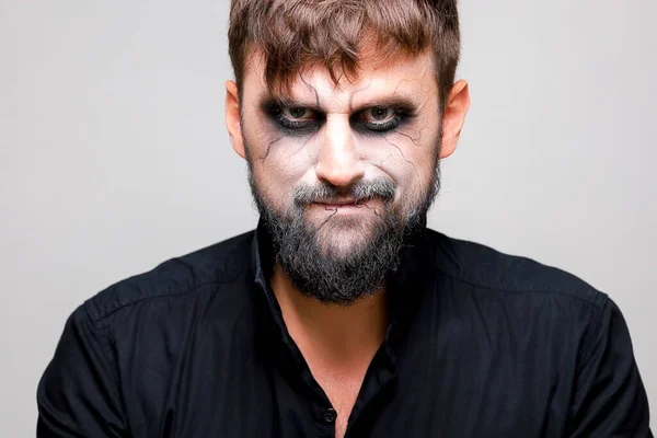 Retrato Hombre Con Barba Aspecto Amenazante Con Maquillaje Estilo Muerto — Foto de Stock