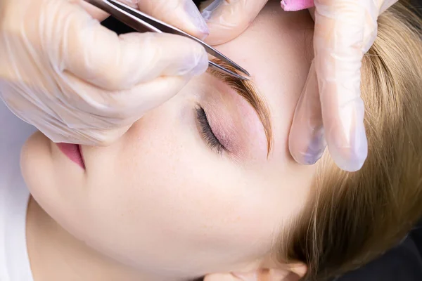 thinning of eyebrow hairs after eyebrow coloring and lamination procedures