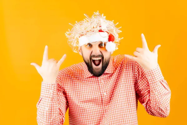 Hombre Con Una Camisa Cuadros Sobre Fondo Amarillo Gestos Con —  Fotos de Stock