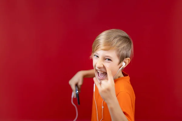 Boy Rocker Schreeuwt Luistert Naar Muziek Heavy Metal Toont Heavy — Stockfoto