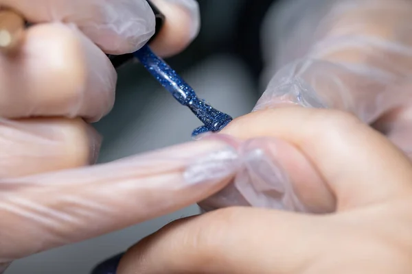 Manicure Master Applies Final Layer Gel Polish Client Nail — Stock Photo, Image