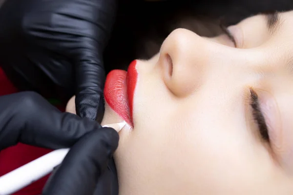 Xpermanent Lip Tattoo Procedure Master Prepares Lips Tattoo Περιγράφοντας Περίγραμμα — Φωτογραφία Αρχείου