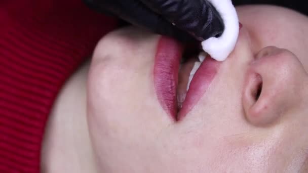 Gros Plan Procédure Maquillage Permanent Des Lèvres Maître Efface Les — Video