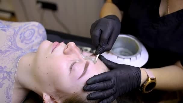 Après Procédure Maquillage Permanent Des Sourcils Maître Effectue Procédure Épilation — Video