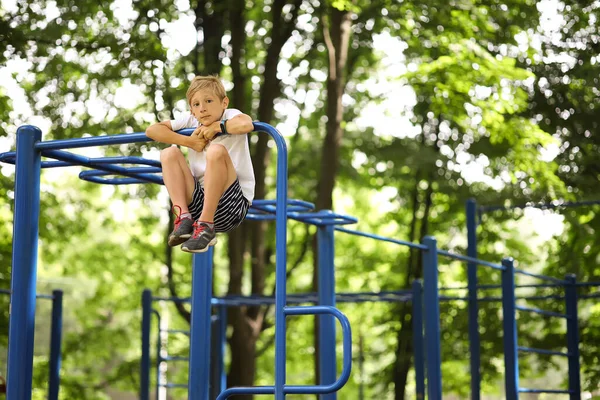 Boy Park Goes Sports Climbed Pull Bar Tucked His Legs — Stock Photo, Image