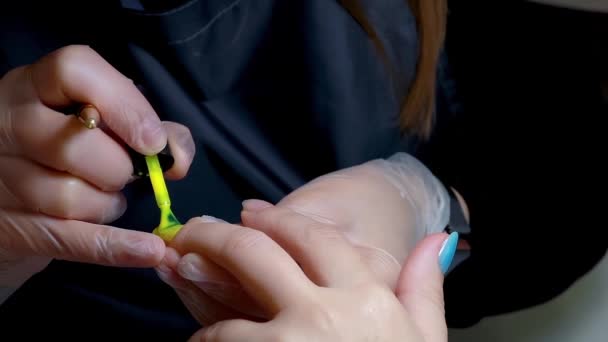 Blue Yellow Manicure Ukrainian Style Master Distributes Yellow Nail Polish — Vídeo de Stock
