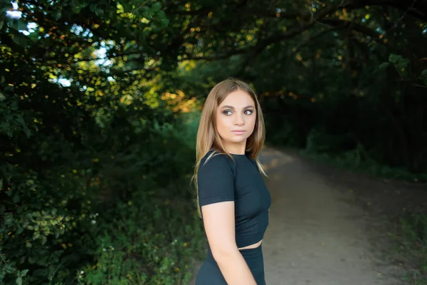 Athletic Blonde Girl Stands Path Park Looks Away — Stockfoto