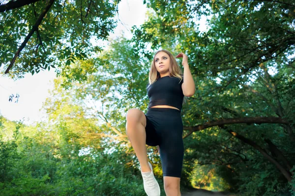 Fitness Blonde Woman Doing Warm Raising Her Legs Warming Getting — Stockfoto