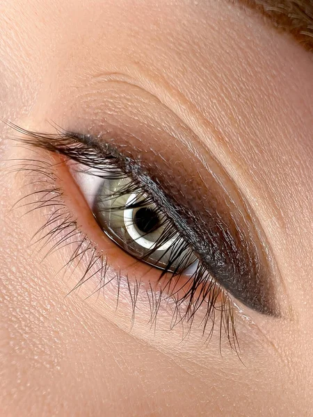 Maquillaje Permanente Párpado Pluma Primer Plano Ojo Modelo Superior Párpado — Foto de Stock