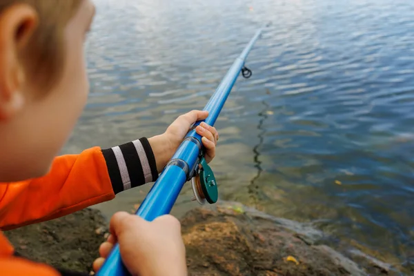 Close Hand Boy Who Holds Fishing Rod Fishes — Stock Photo, Image