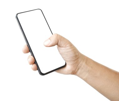 Beyaz arka planda izole edilmiş siyah akıllı telefonu tutan adam, kırpma yolu