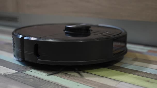 Robot vacuum turns on and begin to clean close up — Stock Video