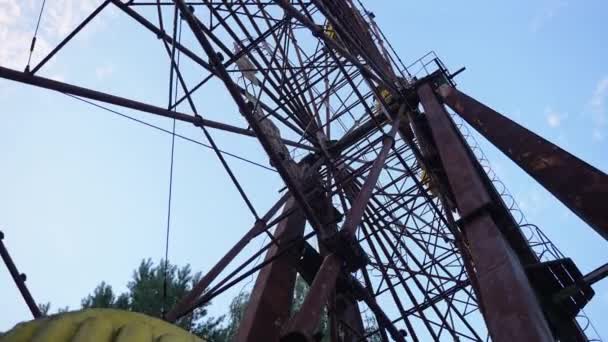 Construction rouillée de ferris abandonnés à Pripyat — Video