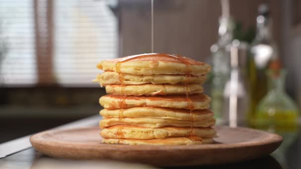 Pouring Maple Syrup Honey Stack Fluffy Delicious Pancakes Wooden Plate — Stock Video