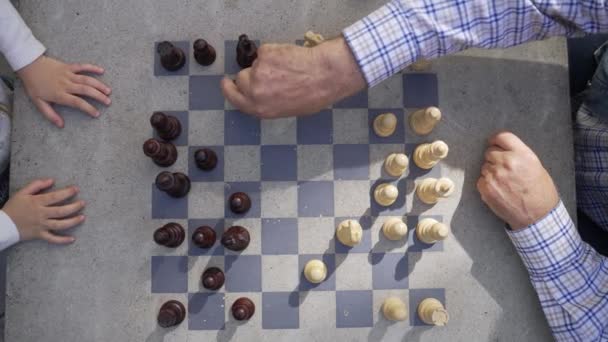 Top View Hands Two Players Playing Chess Outdoor Hands Old — Stock video