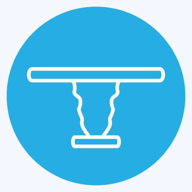 Yumuşak mavi arkaplanda izole edilmiş mavi gözlü Cafe Tablo Simgesi