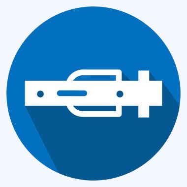 Yumuşak mavi arkaplanda izole edilmiş modaya uygun uzun gölge biçimindeki Kemer Simgesi