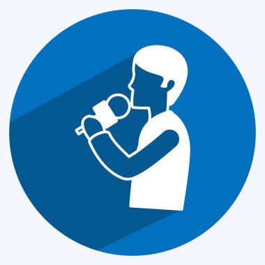 Yumuşak mavi arkaplanda izole edilmiş modaya uygun uzun gölge tarzında şarkı söyleyen Simge