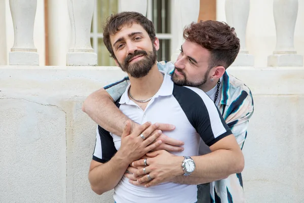 Young Gay Couple Boy Hugging Boyfriend Street High Quality Photo — Stock Photo, Image
