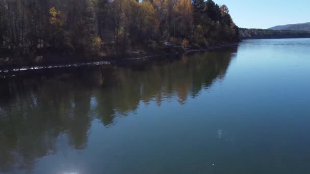 Şamanka Nehri Üzerindeki Sonbahar Hava Görüntüleri — Stok video