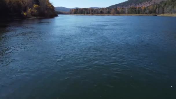 Efteråret Antenne Optagelser Floden Shamanka Landsby – Stock-video