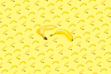 Sarı arkaplanda muz deseni