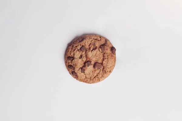 Izolált Csokoládé Chip Cookie Fehér Háttér Másolási Hely — Stock Fotó