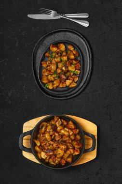 Kızarmış şampiyon, domuz göbeği ve soğan manzarası