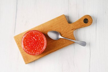 Pembe somon kırmızısı havyarlı açık tencere manzarası 