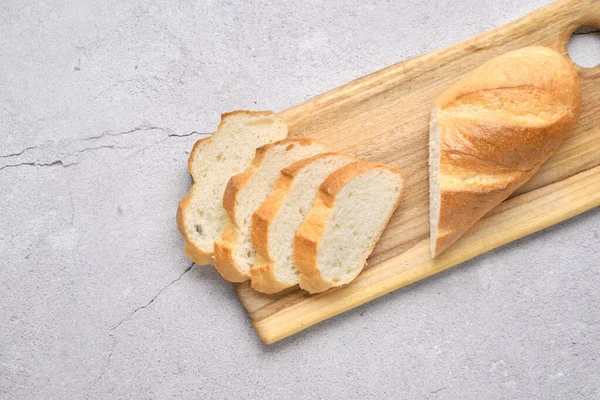 Свежая Буханка Пшеничного Хлеба Деревянной Доске — стоковое фото