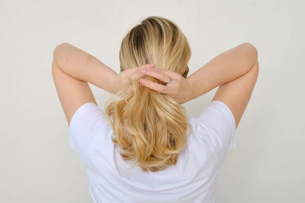 Rear View Woman Fixing Hair Ties Ribbon Her Hair — Stockfoto