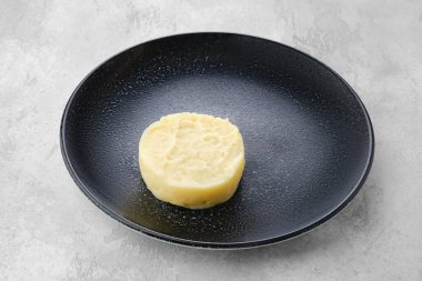 Ana yemek için garnitür, patates püresi.