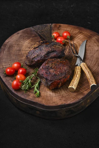 慢速烹调概念 烤牛肉顶部圆形肉类 — 图库照片