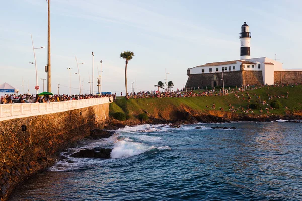 Salvador, Bahia, Brezilya - 12 Haziran 2021: Farol da Barra. Salvador şehrinin en büyük kartpostalı tüm dünyada coşkuyla bilinir..