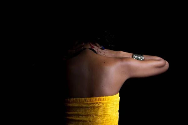 Afro Braziliaans Modelportret Studio Met Zwarte Achtergrond Concept Van Bewustzijn — Stockfoto