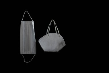 Koronavirüs kirlenmesinden koruyan yüz koruma maskesi. Karantina ve covid-19 ölümlerinden kaynaklanan anksiyete. Salvador Bahia Brezilya.