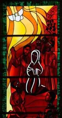 Katolik kilisesinin resimleriyle dolu renkli vitray pencereler. Salvador Bahia Brezilya.