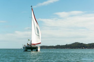 Candeias, Bahia, Brezilya - 17 Ekim 2015: Candeias, Bahia 'daki Caboto plajı. Devlet tarihi yer.