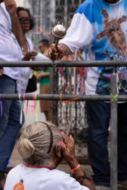 Salvador, Bahia, Brezilya - 28 Aralık 2018: Senhor do Bonfim Kilisesi 'nde yılın son Cuma gününü kutluyoruz.    