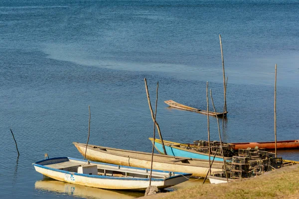 Kajaki Łodzie Zacumowane Brzegu Wielkiej Rzeki Paragwaju Położonej Brazylijskim Stanie — Zdjęcie stockowe