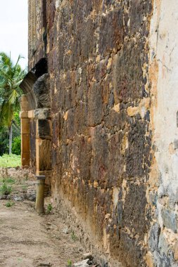 Casa da Torre de Garcia Davila harabeleri. Brezilya 'nın Bahia eyaletinde yer alan Mata de Sao Joao belediyesine bağlı Praia do Forte' de bulunan tarihi bir binadır..