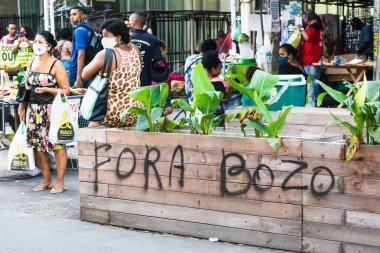 Salvador, Bahia, Brezilya - 11 Haziran 2021: protestocular Salvador kentinde Başkan Jair Bolsonaro hükümetini protesto ettiler.