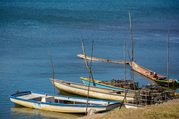 Canoas Barcos Atracados Margem Grande Rio Paraguacu Localizado Estado Brasileiro — Fotografia de Stock