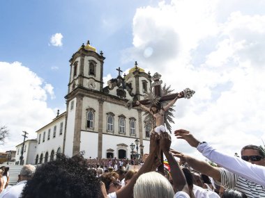 Salvador, Bahia, Brezilya - 28 Aralık 2018: Senhor do Bonfim Kilisesi 'nde yılın son Cuma gününü kutluyoruz.    
